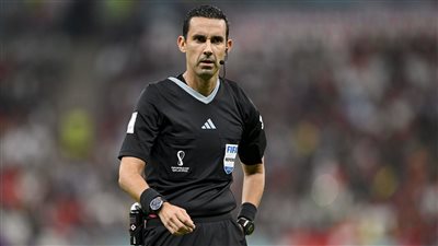 الحكم المكسيكي سيزار راموس يدير مباراة المغرب وفرنسا في نصف نهائي كأس العالم 2022