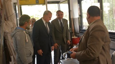 محافظ القليوبية يتفقد المركز التكنولوجي لخدمة المواطنين بالقناطر الخيرية وشبرا الخيمة