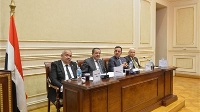 وسط تحذيرات من تفاقم أزمة الدواجن.. زراعة الشيوخ توصى بتوفير مليون طن أعلاف شهريا والرقابة على توزيعها