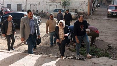 رغم صدور قرار إيقافه.. القائم بأعمال رئاسة فاقوس في جولة تفقدية مع نائب المحافظ | صور