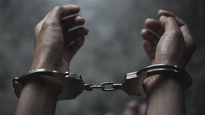 انتقامًا من والدتها.. ضبط زوجة الأب المتهمة بقتل طفلة أسوان