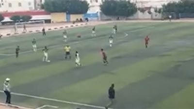 الحزن يسيطر على أهالي مطروح بعد وفاة لاعب كرة قدم ابتلع لسانه بمباراة في دوري الدرجة الثالثة | بث مباشر 