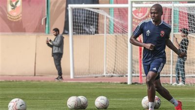 مصدر: بيرسي تاو وطاهر محمد طاهر جاهزان لمباراة القمة أمام الزمالك