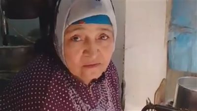 بشتغل بقالي 50 سنة ونفسي ربنا يحسن ختامي.. قصة كفاح سيدة ستينية تبيع الطعمية بشبرا | بث مباشر 