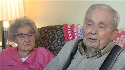 جمعهما الحب والموت.. زوجان يمكثان في غيبوبة ويتوفيان بفارق ساعات  