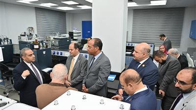 مطالب برلمانية بزيادة مقرات هيئة الدواء بالمحافظات.. ورئيس الهيئة: لدينا حلقة رقابية متكاملة على المستحضرات الطبية 