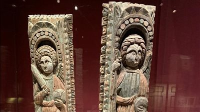 متحف آثار الغردقة يعرض دعامتين خشبيتين من حامل الأيقونات | صور