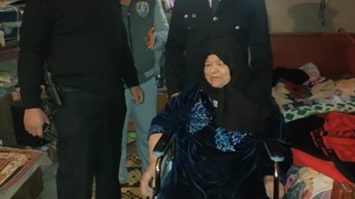 استجابة فورية.. الداخلية تهدي كرسي متحرك لمسنة في قنا بعد التماسها