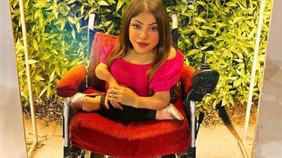 عاندتها الظروف لتحقيق حلمها.. مارينا تستخدم مواقع التواصل الاجتماعي لتشجيع أصحاب الإعاقات