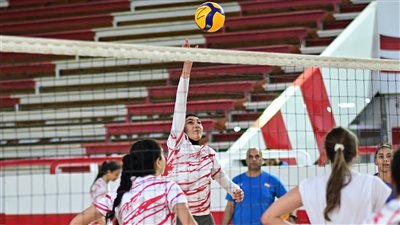 طائرة الزمالك يختتم استعداداته لمواجهة الزهور بدوري السيدات 