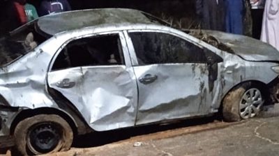 مصرع شخص إثر حادث انقلاب سيارة ملاكي بمصرف في أسوان