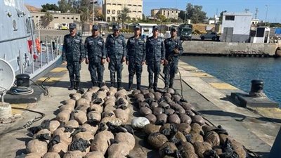 المتحدث العسكري: القوات البحرية تحبط محاولة تهريب مواد مخدرة في نطاق البحر الأحمر