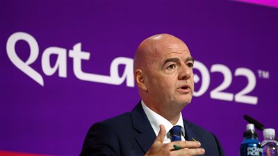 رئيس فيفا: ندرس قوانين جديدة للتحكيم.. وملاعب كأس العالم 2022 استثنائية