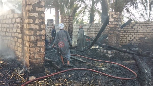 حريق 5 مزارع مواشي