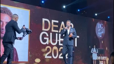 عمرو سعد خلال تكريمه بـ دير جيست: مصر حلوة وكبيرة.. وفي بلاد ممكن تتبني بفنان مصري واحد