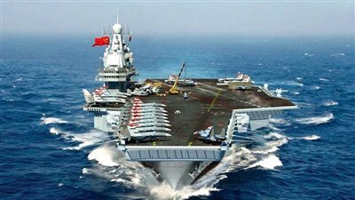 حاملة طائرات وسفن صينية تبحر بين جزيرتين تابعتين لليابان