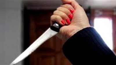 التحقيق مع سيدة احتجزت جارتها باستخدام سكين وحطمت سيارتين بالمقطم 