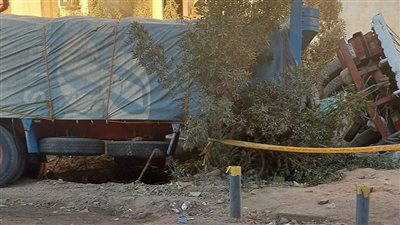 بعد اصطدام سيارة نقل بمنظم غاز رئيسي.. العناية الإلهية تنقذ أهالي إدفو من كارثة