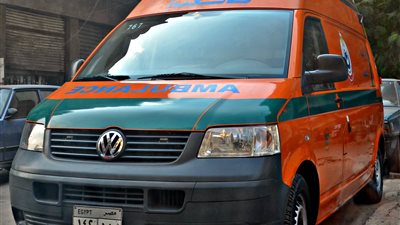 مصرع شخص وإصابة 4 آخرين في تصادم سيارة ودراجة بخارية بالمنيا