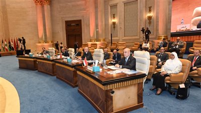 وزير الإسكان يتسلم رئاسة الدورة الـ39 لمجلس وزراء الإسكان والتعمير العرب 