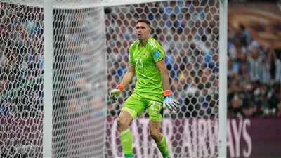 مارتينيز يفوز بجائزة أفضل حارس في بطولة كأس العالم قطر 2022