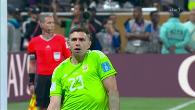 أول تعليق من حارس الأرجنتين بعد التتويج بكأس العالم 2022 