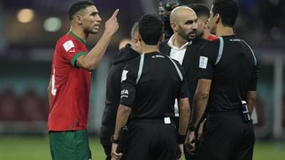 بسبب الأخطاء التحكيمية.. حكيمي يدخل في نقاش حاد مع رئيس فيفا بعد مباراة المغرب وكرواتيا