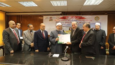 رئيس جامعة الأزهر يحتفي باليوم العالمي للغة العربية ويكرّم المتفوقين في كلية اللغة العربية بالزقازيق