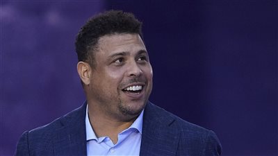 الظاهرة رونالدو يبيع حصته في نادي كروزيرو