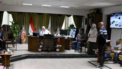 محافظ جنوب سيناء يتابع مع المجموعة الاقتصادية موقف المشروعات القومية والتنموية الجارية