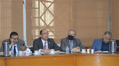 رئيس جامعة حلوان يرأس اجتماع مجلس كلية الهندسة بالمطرية لمناقشة خطة تطويرها