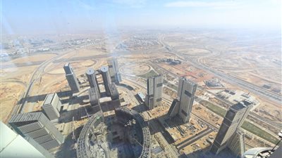 16 ألف عامل يشيدون منطقة الأعمال المركزية بالعاصمة و60% من مكوناتها صناعة محلية | صور