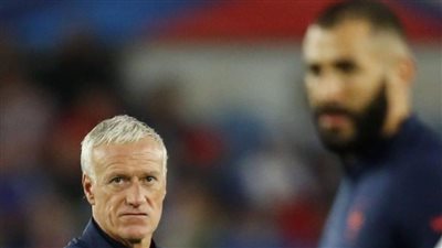 صحفي فرنسي يفجر مفاجأة بشأن ديشامب ويكشف تفاصيل استبعاد كريم بنزيما 
