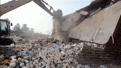 إزالة 15 حالة تعد بالبناء على الأراضي الزراعية وأملاك الدولة في المنيا