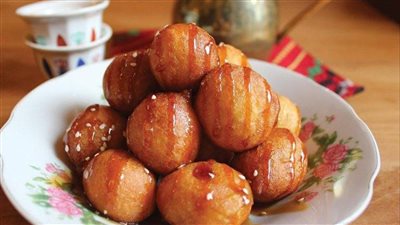 طريقة عمل الزلابية سهلة وسريعة.. جربها بالقرفة