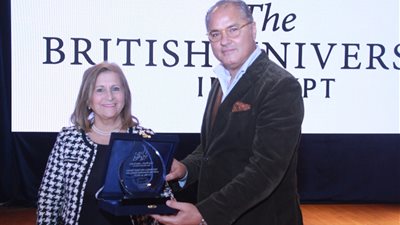 الجامعة البريطانية تكرم المنتج محمد السعدي