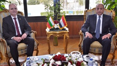 وزير الطيران يبحث مع سفير بلغاريا بالقاهرة تعزيز التعاون في مجال النقل الجوي