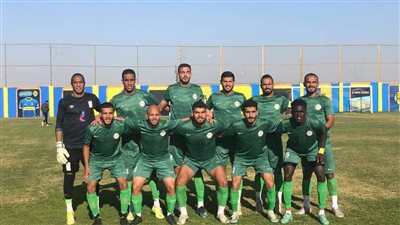 شبه ارتجاج بالمخ.. سقوط حارس الفيوم ونقله إلى المستشفى في مباراة كيما أسوان