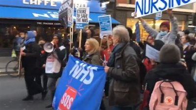 انخفاض الأجور وإضراب عن العمل.. أزمة جديدة تضرب القطاع الصحي في بريطانيا