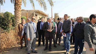 محافظ المنيا يحيل رئيس قرية تلة إلى التحقيق بسبب مخالفات البناء
