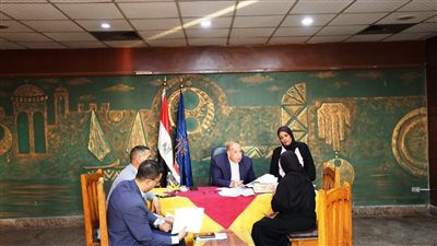 محافظ أسوان يكلف بالاستماع لمطالب 35 مواطنًا والاستجابة لهم وفقًا للإمكانات المتاحة