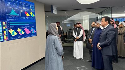خالد عبد الغفار يتفقد مركز القيادة في وزارة الصحة السعودية وهيئة الغذاء والدواء
