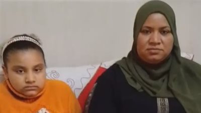 والدة الطالبة حنين ضحية الحرق داخل الفصل: بنتي جالها حالة نفسية واتعقدت من التعليم | بث مباشر 