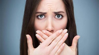 علماء يكتشفون 3 أشياء لإزالة رائحة الفم الكريهة | دراسة 