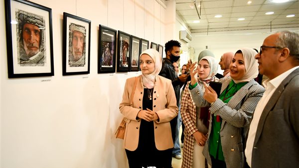 معرض فني لطلاب كلية