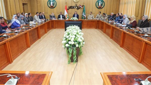 جانب من لقاء محافظ