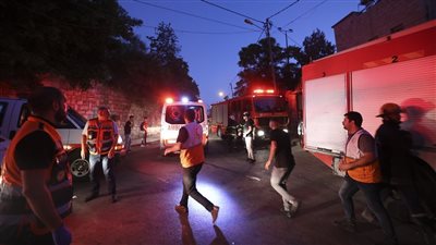 احتراق جرافة عسكرية إسرائيلية وإصابة شاب فلسطيني خلال مواجهات في نابلس