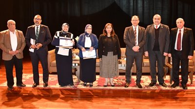رئيس جامعة حلوان يكرم 90 باحثًا خلال احتفالية التميز للنشر الدولي | صور 