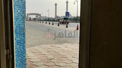 وصول جثمان المنتج محمد عمارة إلى مسجد المشير استعدادًا لصلاة الجنازة عليه