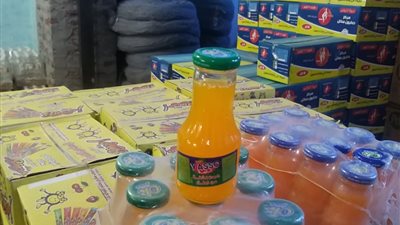 ضبط كميات من السلع الغذائية داخل مخزن غير مرخص بقنا